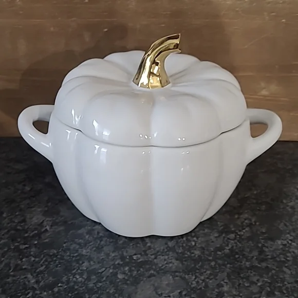 White Ceramic "Pumpkin" Shaped .8 Quart Dip/Soup Dish with Lid - Picture 4 of 13